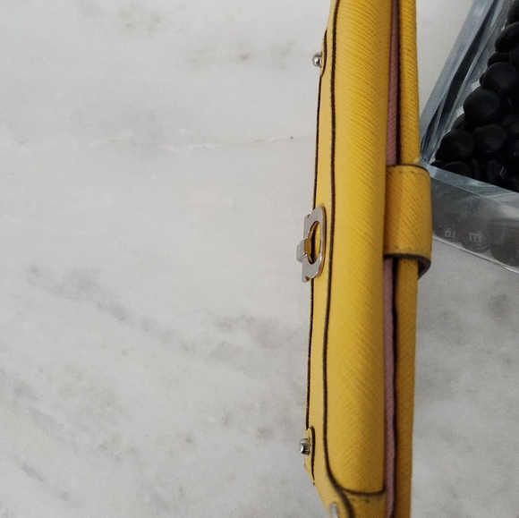 Salvatore Ferragamo Yellow Wallet On Chain - Picture 3 of 13